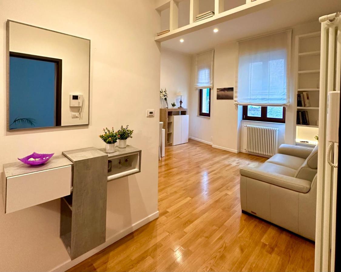 Sisters' Home - Appartamento Nel Centro Storico Con Terrazzo, Aria Condizionata E Vasca Da Bagno Siena Ngoại thất bức ảnh